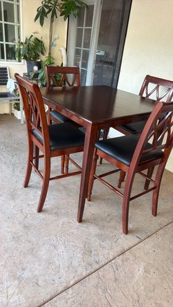Dining table and 4 chairs