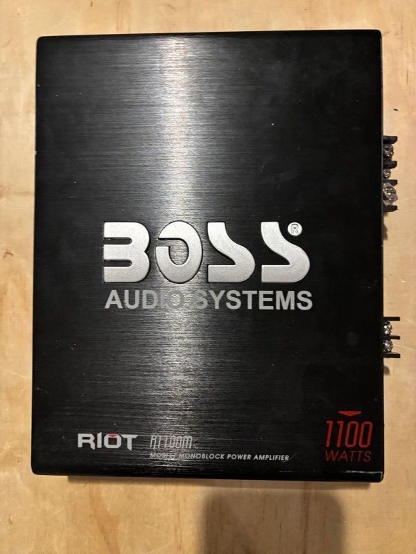 Boss Monoblocker Amplifier R1100M