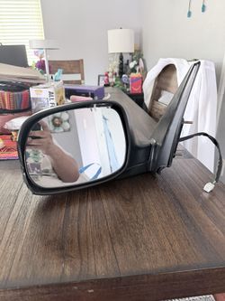 Driver Side Mirror 2006 Toyota Tundra shell cracked. FULLY FUNCTIONAL!!!