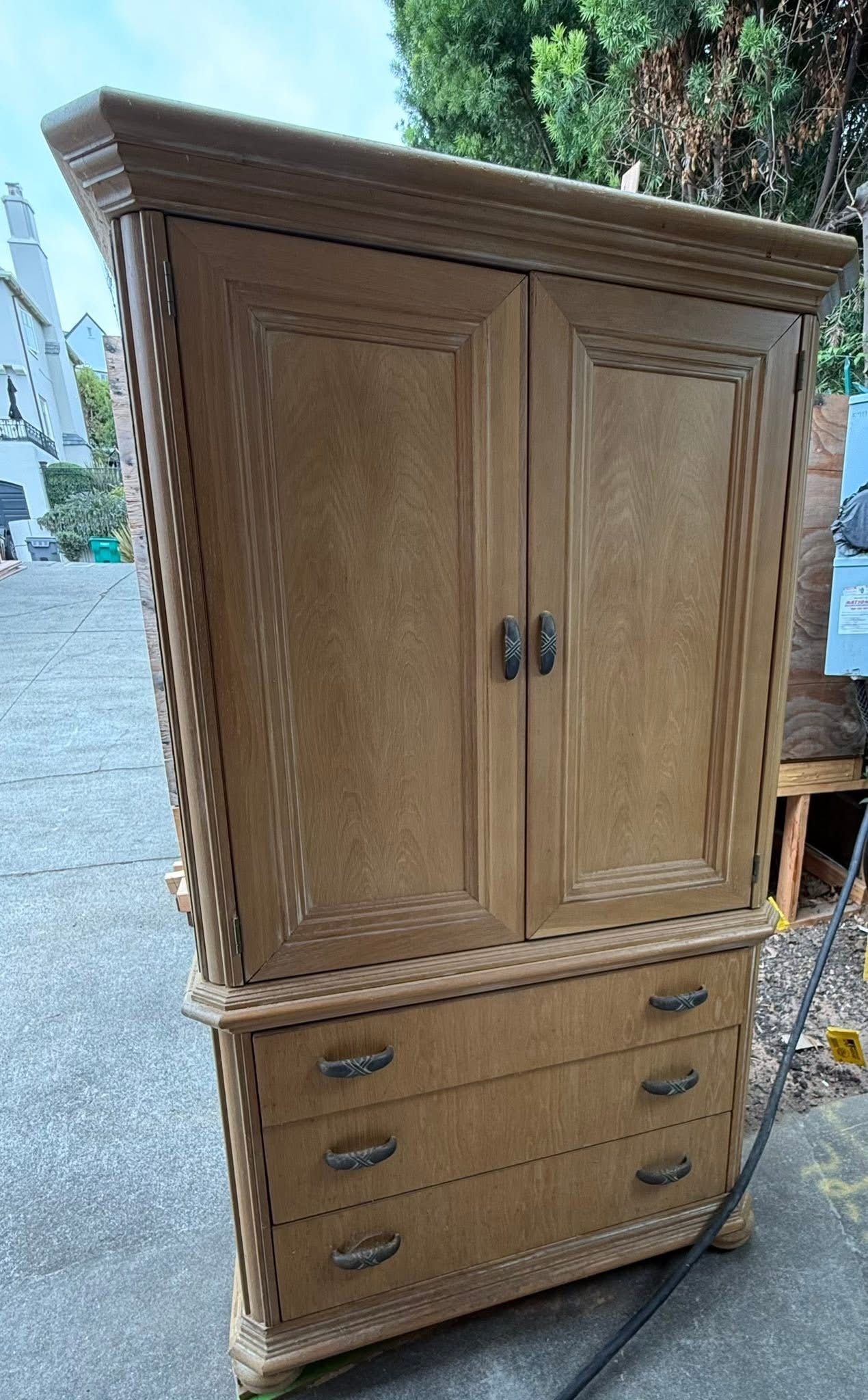 Armoire/Media Center