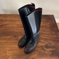 Beautiful Women’s Timberland Leather Rain Boots Size 7
