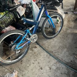 Full XTR Cannondale Raven Super V 700 Med Frame 26 In Rims