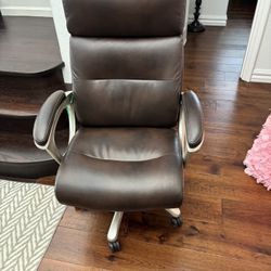 Lazy Boy Leather Swivel Office Chair Like new 