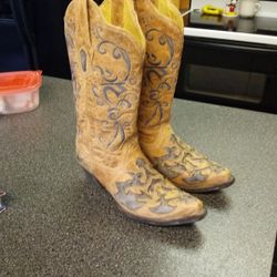 WOMANS CORAL BRAND BOOTS SIZE 8.5 REALLY NICE BOOTS 5 0 BUCKS