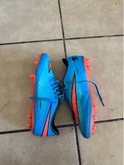 Soccer cleats