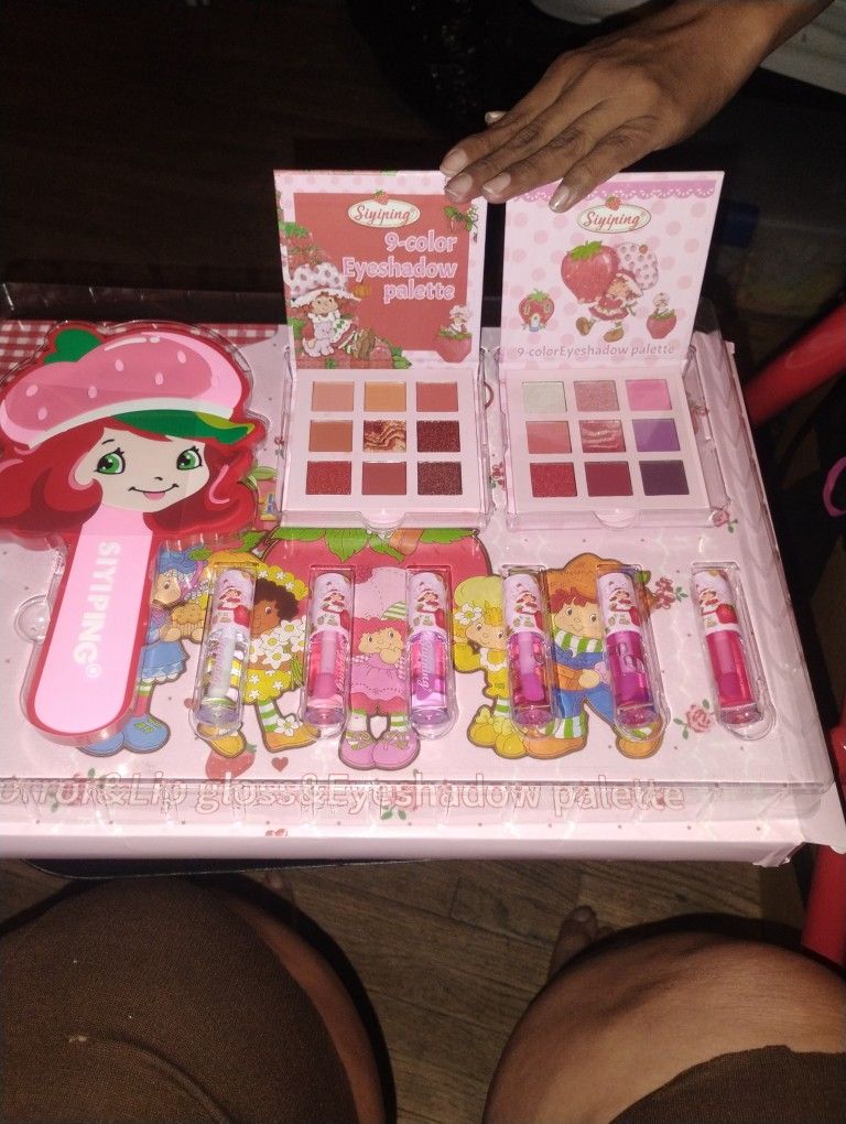 Siyping Mirror& Lip Gloss& Eyeshadow Palette