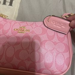 Coach Signature Shoulder Bag Pink