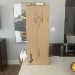 Dyson V8 - New Unopened Box