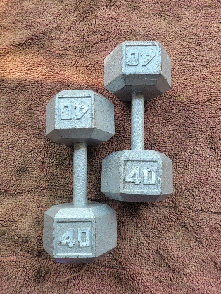 SET OF 40LB. HEXHEAD DUMBBELLS
TOTAL 80LBs.
7111 S. WESTERN WALGREENS
$80 CASH ONLY AS IS
