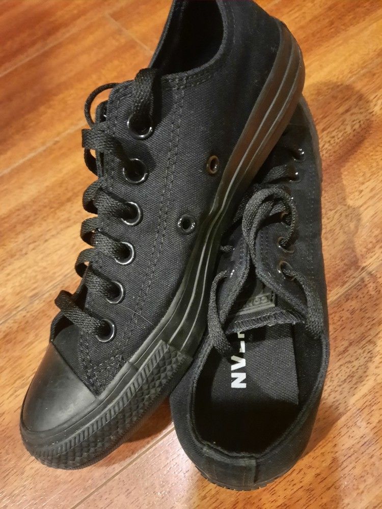 Unisex All Black Converse Women's Size 7 Or Boy's/Men's Size 5