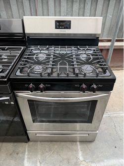 Frigidaire Stainless Steel 4 burner range stove
