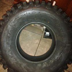32x10.00R15 Tire