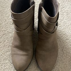 Size 4 Girls/Juniors Bootie