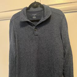 Van Heusen Size Small Sweatshirt