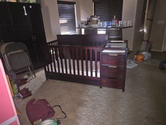 Hadley 4-in-1 Convertible Crib and Changer with Drawer