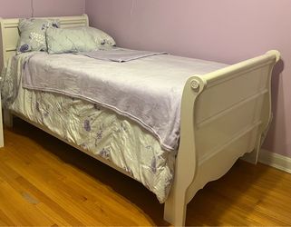 White Twin Sized Sleigh Bed (Offers Welcomed)