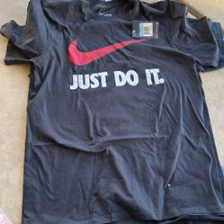 Men’s Medium Nike Shirt