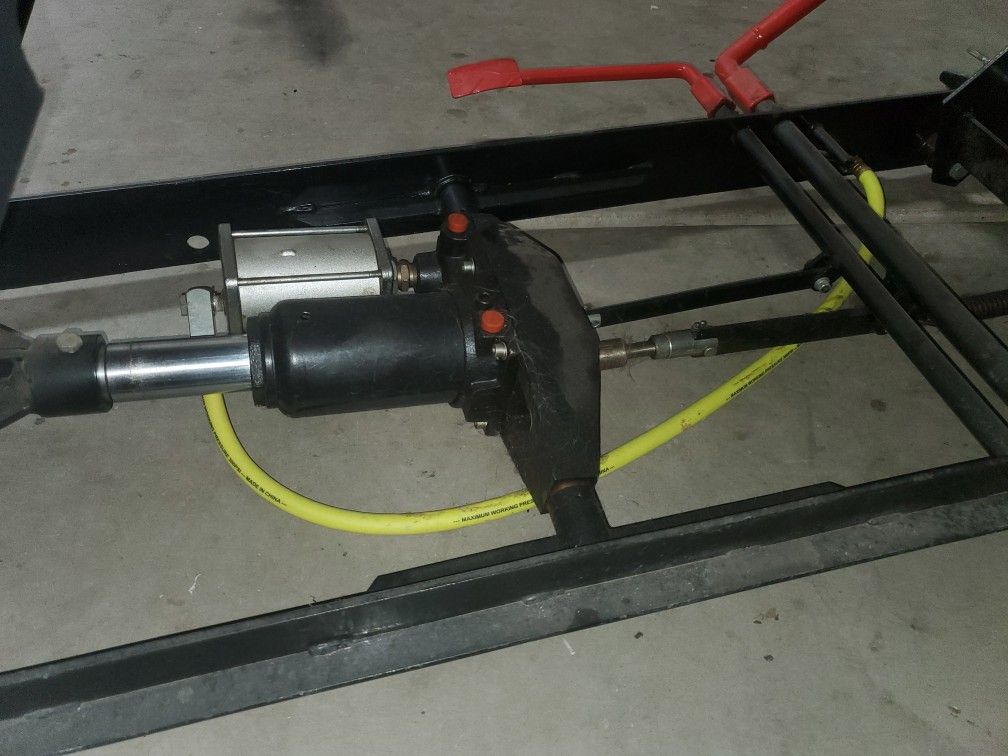 Redline LD1K Motorcycle Table for Sale in Wittmann, AZ OfferUp