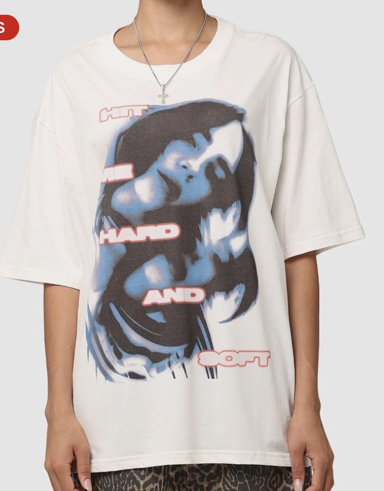 billie eilish tour merch t-shirt sz large (BUT FITS LIKE A XL)