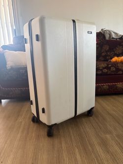 Hard shell suitcase