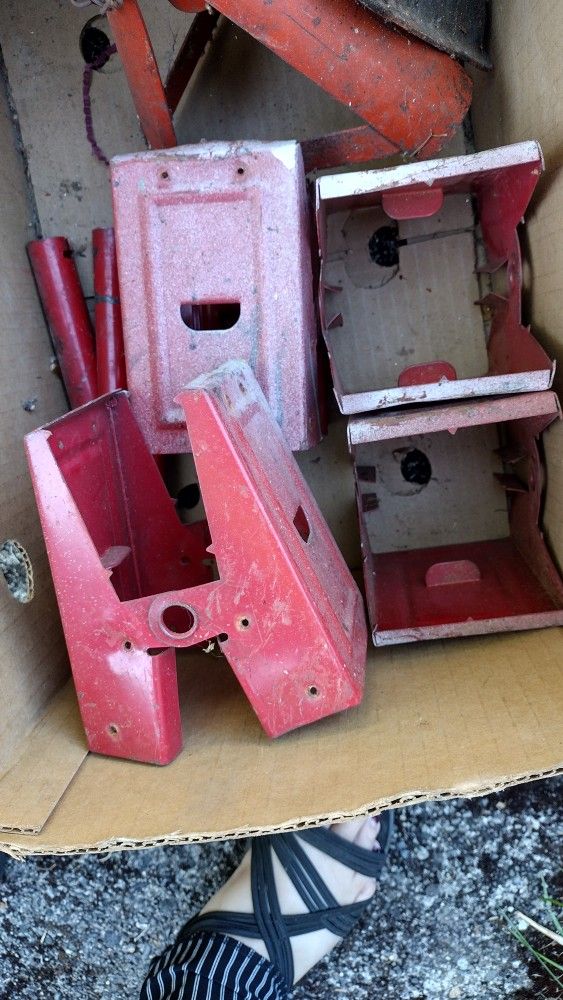 4 Vintage Metal Sawhorse Clamps $10