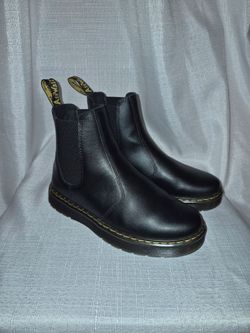 Dr martens woman booties size 6