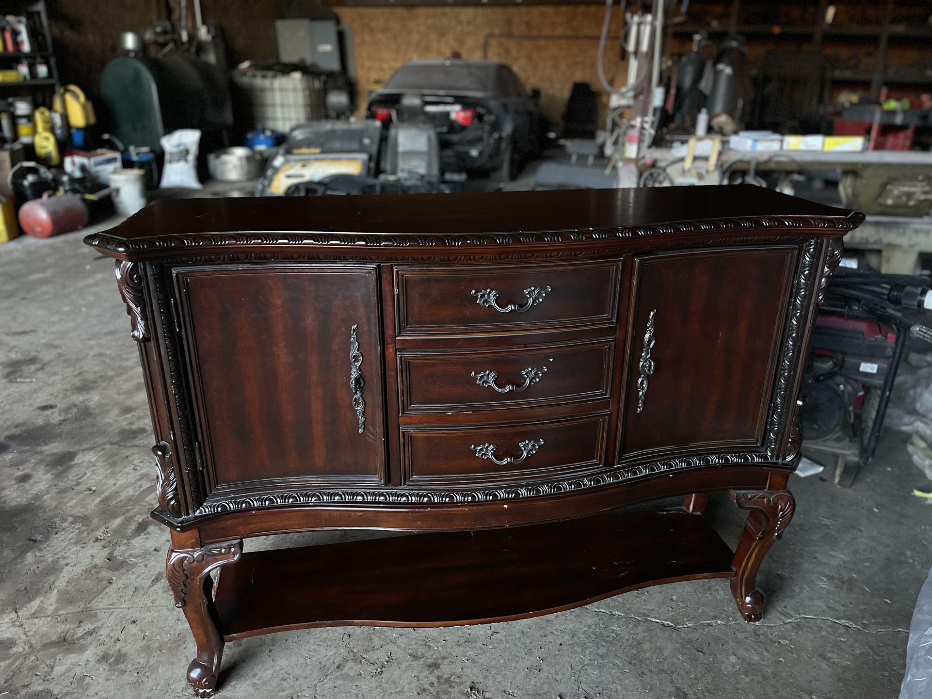 Dresser