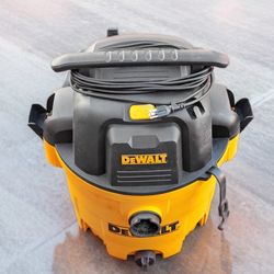 DEWALT 10 Gallon Wet/Dry Shop Vacuum>5 HP {DXV10P}