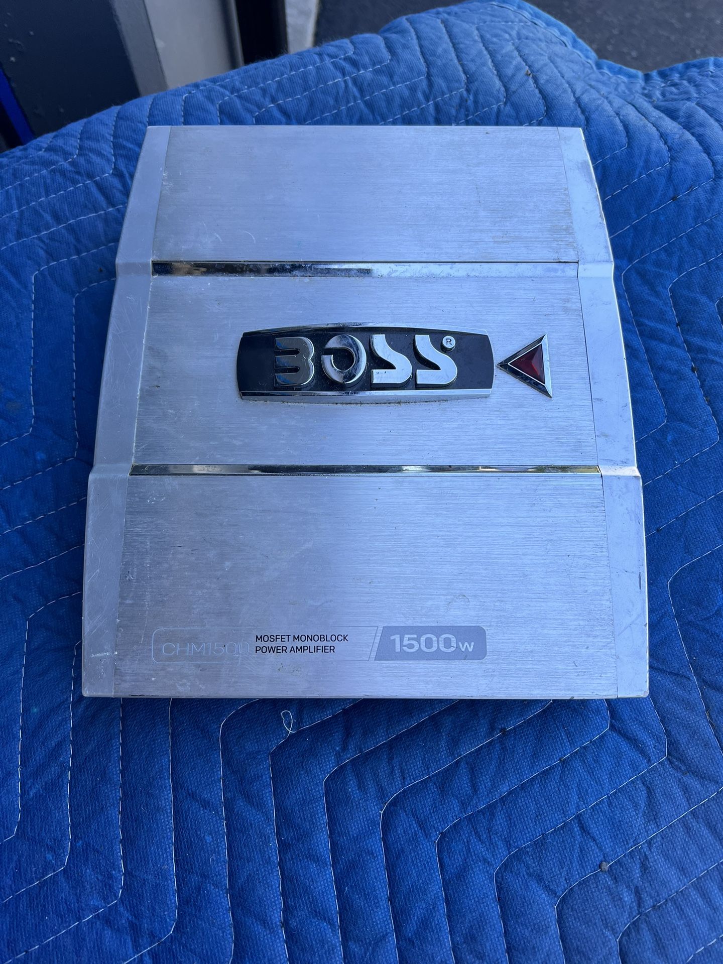 Boss CHM1500 amplifier 1500 Watt Power Amplifier