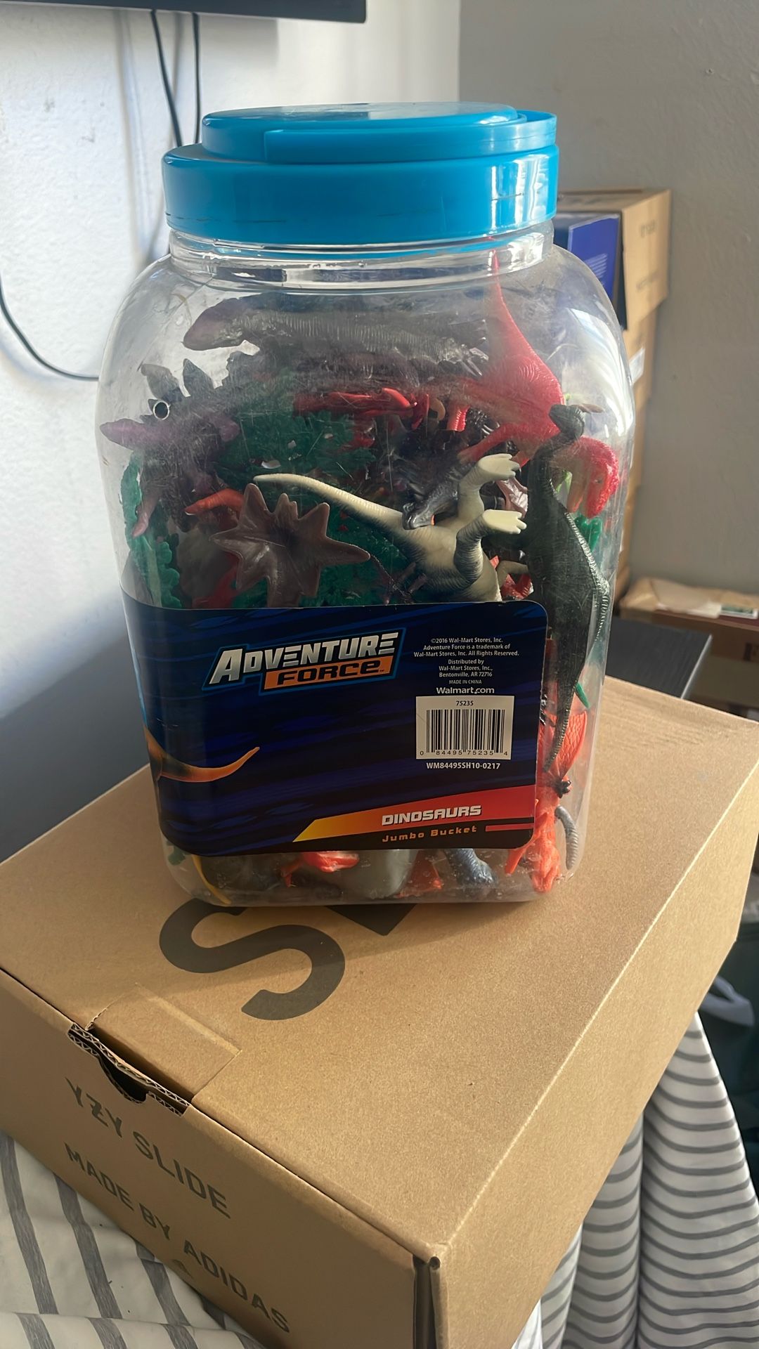 Jumbo Bucket Dinosaurs