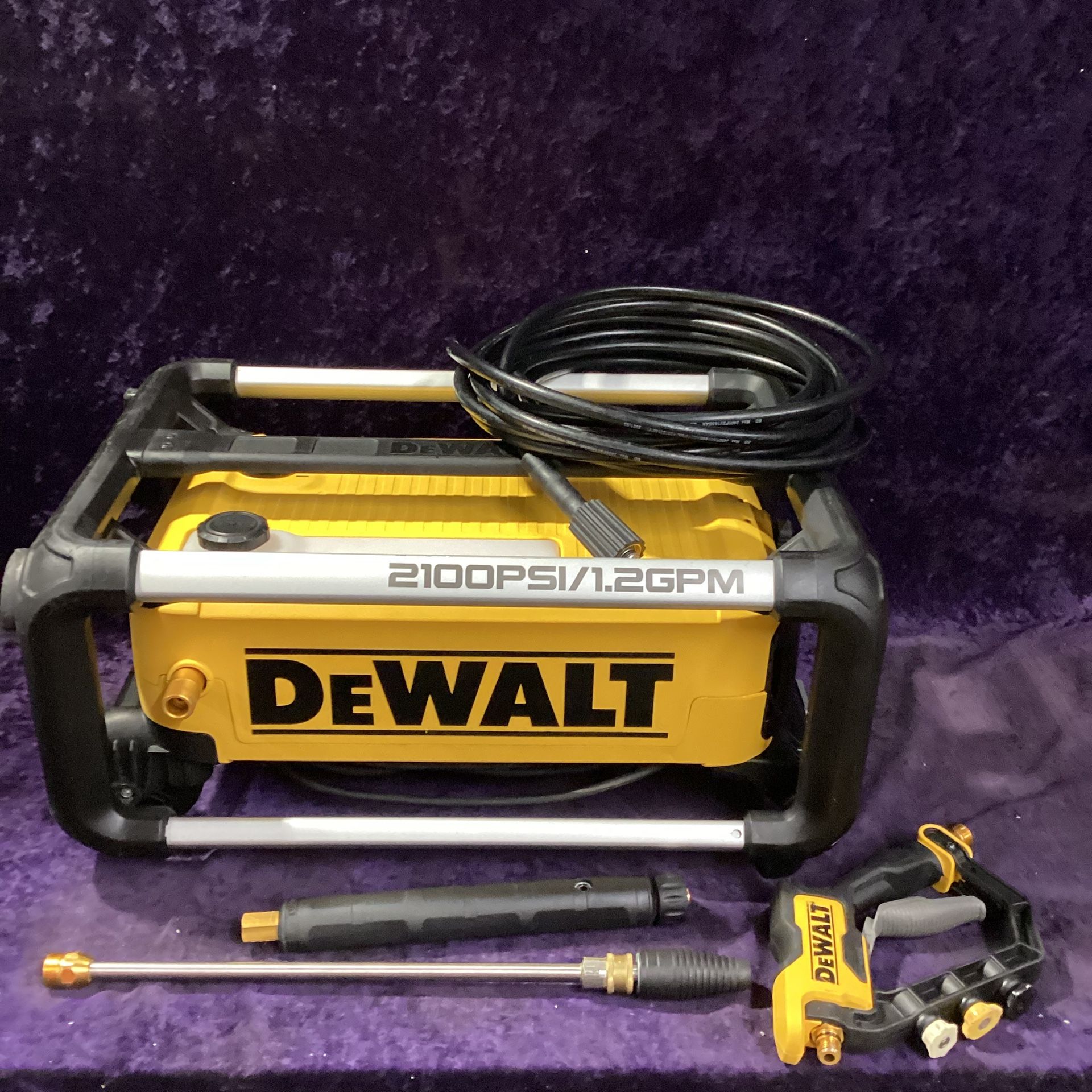 🧰🛠DEWALT 2100PSI/1.2 GPM Cold Water Electric Pressure Washer w/Internal Equipment Storage-LIGHTLY USED!-$230!🧰🛠