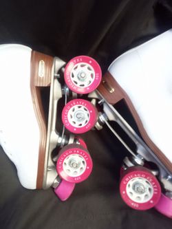 Womens Chicago Skates White Quad Roller Skates