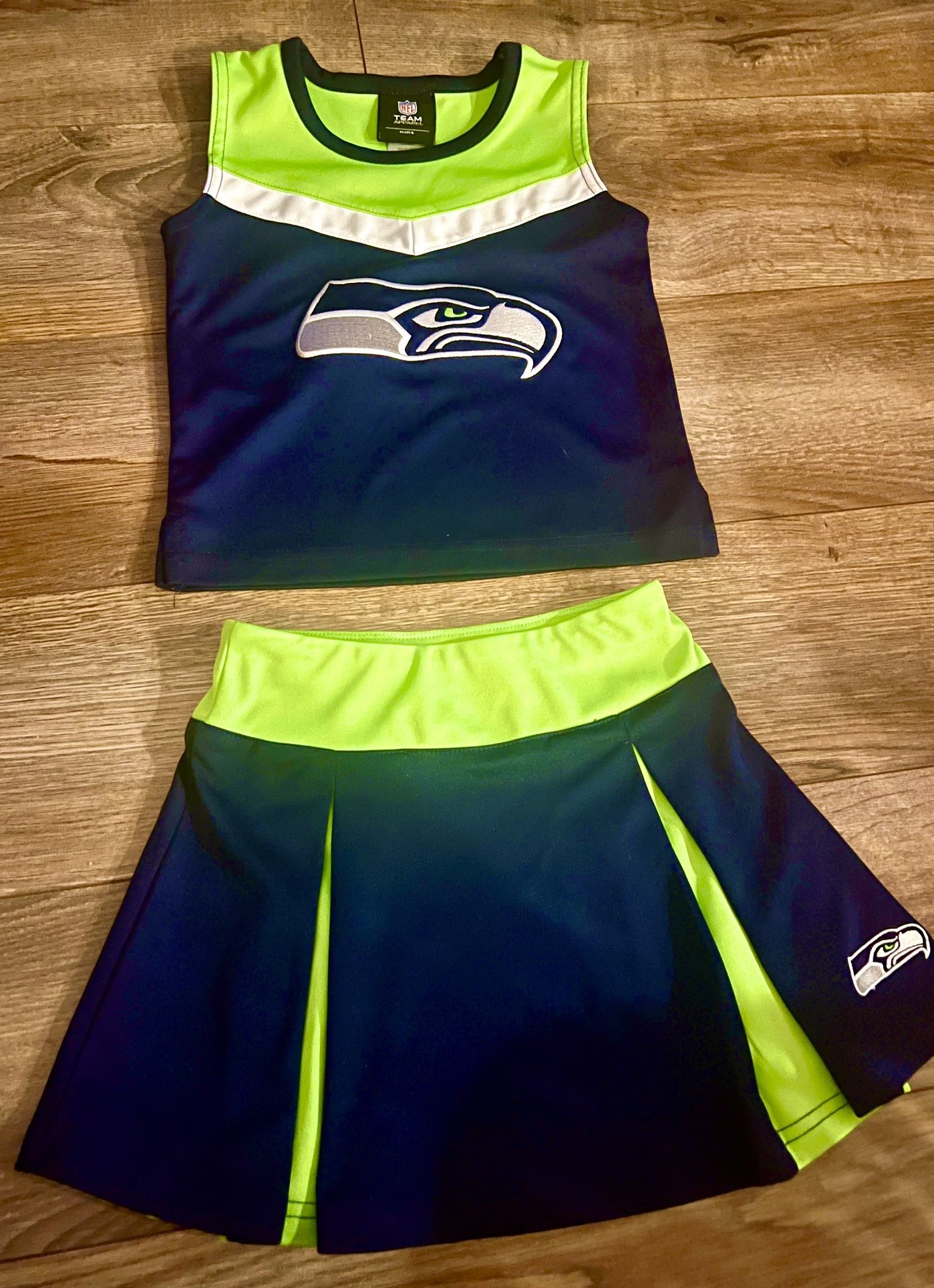 Little Girls Seahawk Cheer Outfit Size 5/6