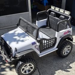 Kids 12v rechargeable 2 seater Jeep 