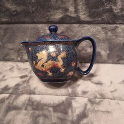 Beautiful Chinese porcelain tea pitcher or creamer