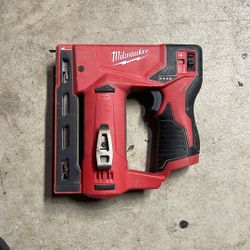 Milwaukee M12 Stapler Gun