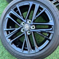 A PAIR OF 2025 TOYOTA CAMRY XSE RIMS AND TIRES 