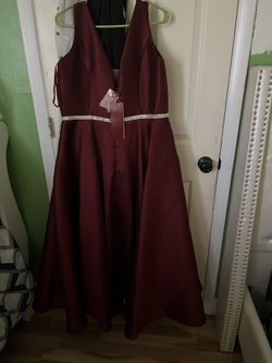 Beautiful Gorgeous Gown Brand New Size 14