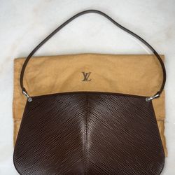 Louis Vuitton Epi Leather Demi-Lune Pochette Handbag