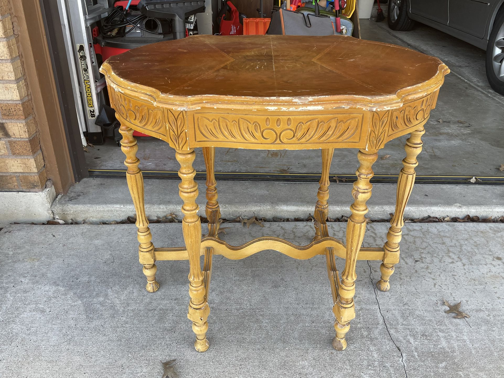 Victorian French Country Six Leg Table