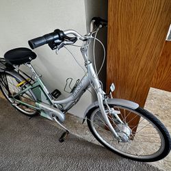 Giant Suede E-bike With Charger And Battery 