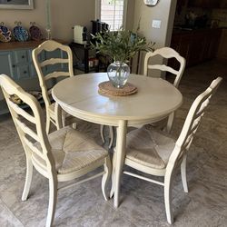 Dining room table and 4 chairs