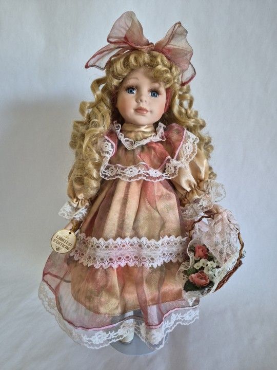 DanDee Collectors Choice Limited Edition•Blonde•Blue Eyes•Gold/Fall Dress•Stand