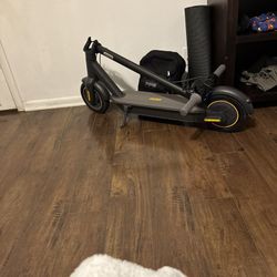 Segway Ninebot Max G30P Scooter 