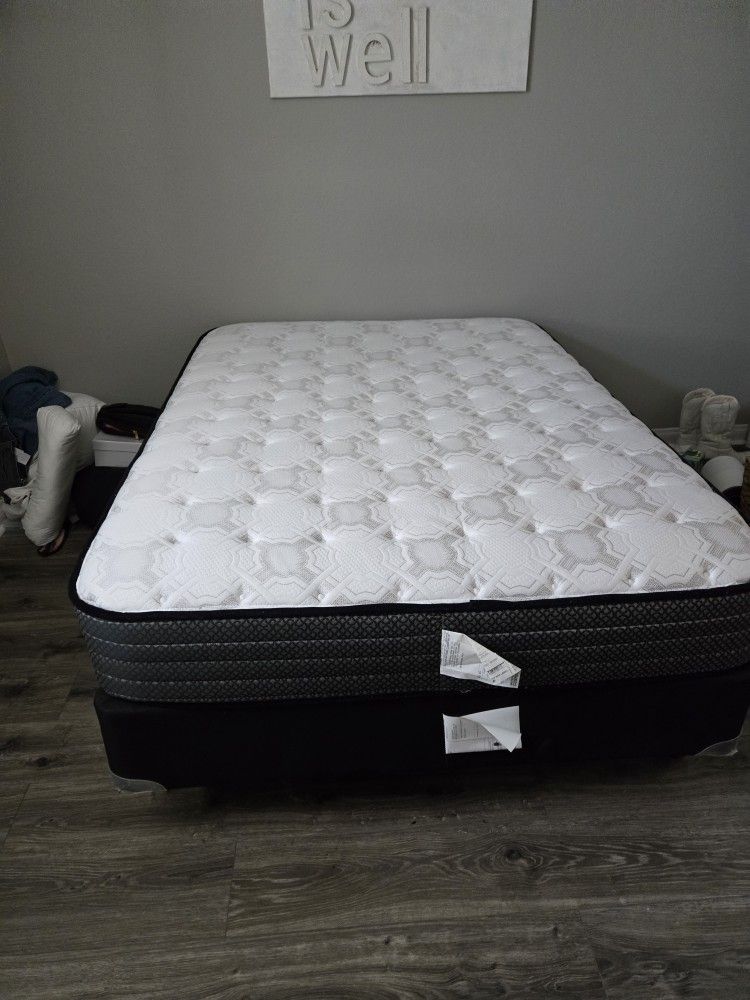 Full.size Bed, Box Frame And Stand