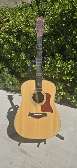 Taylor 210E Deluxe W/ Hard Case 