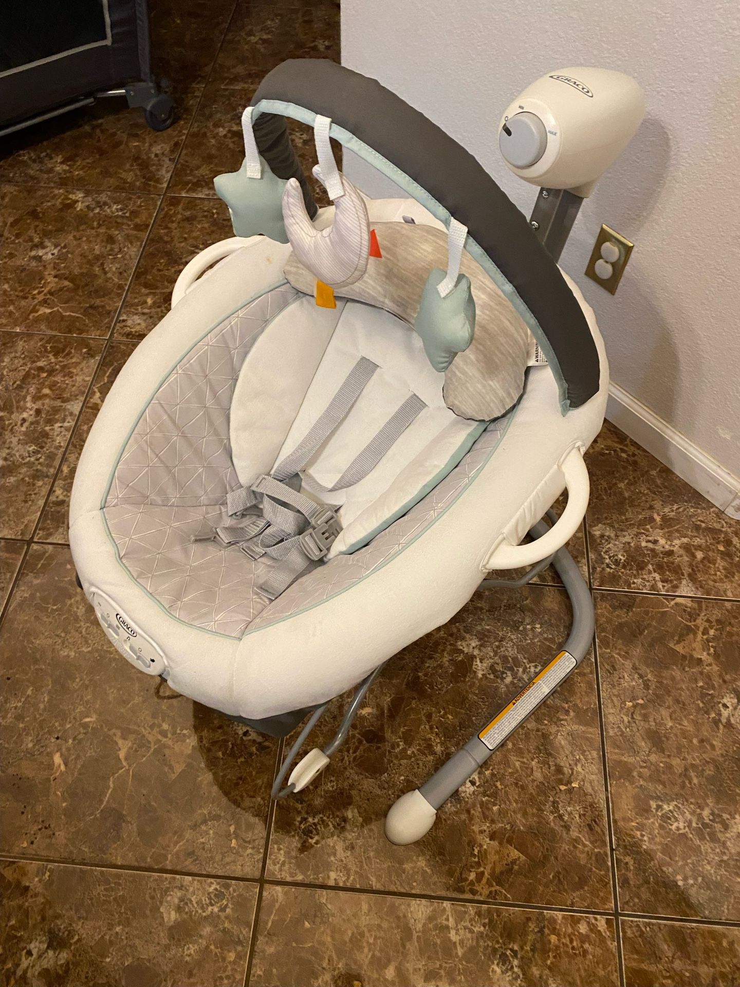 Graco Soothe 'n Sway LX Swing with Portable Bouncer