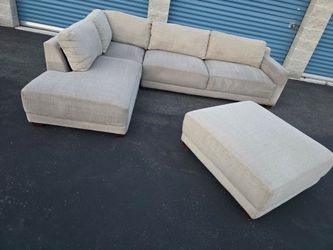 Free delivery nearby of sectional