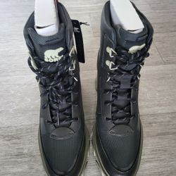 New Sorel Boots, Size 8.5