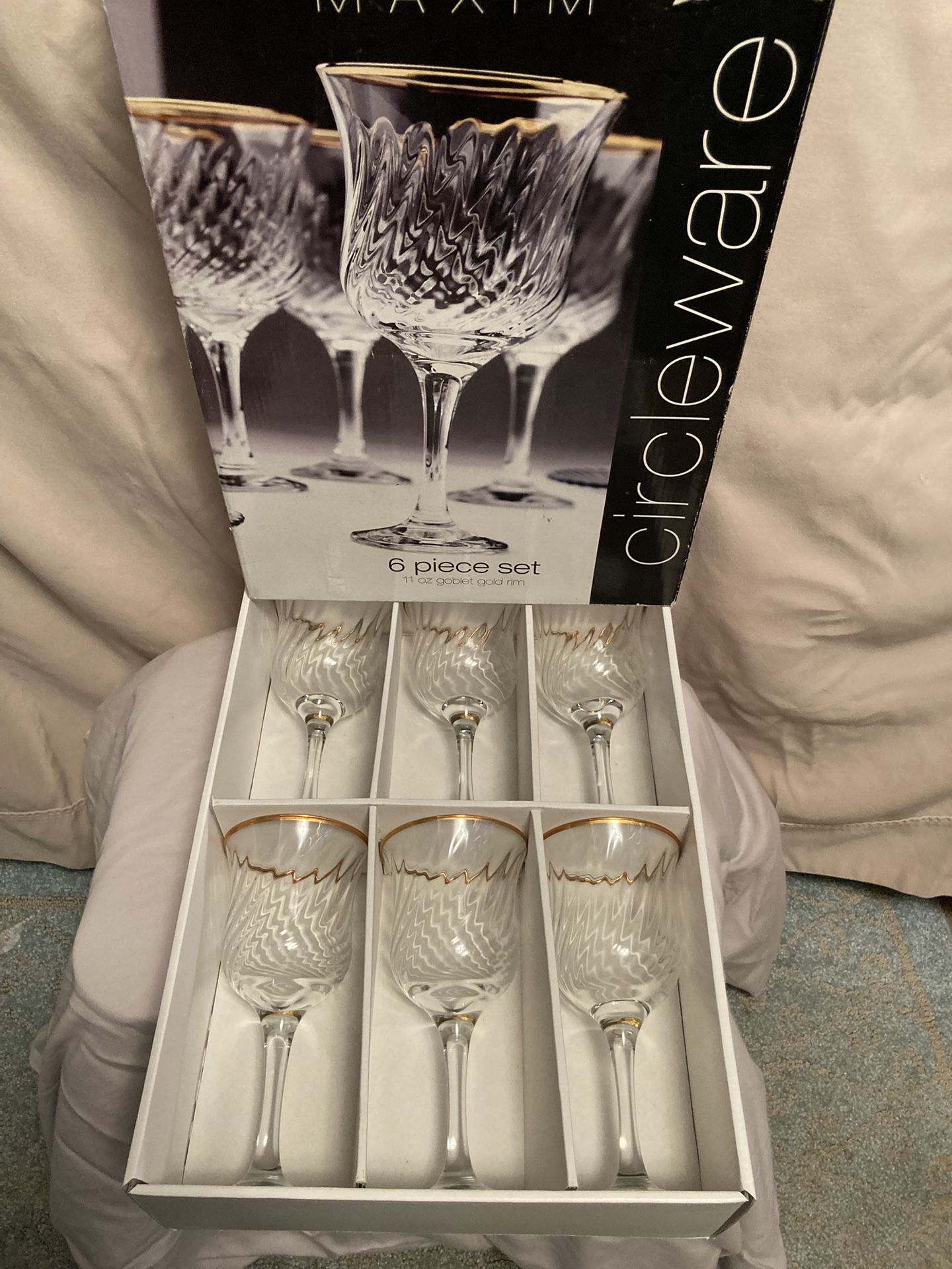 6 Piece 11oz Goblet Gold Trim
